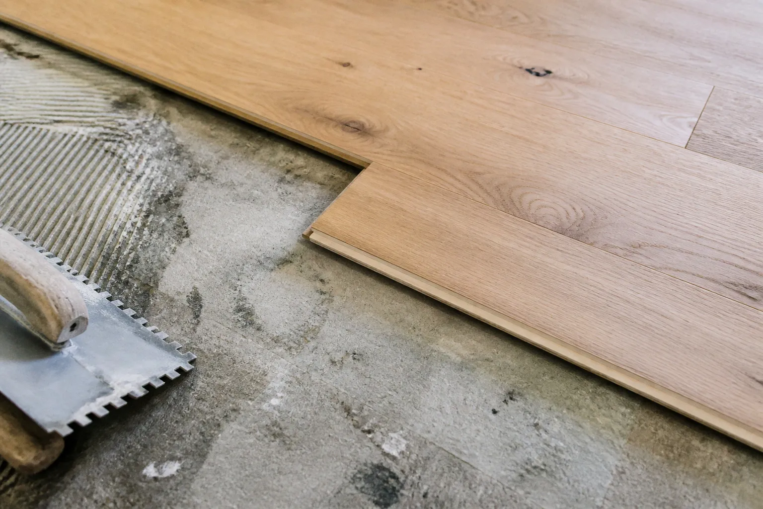 Parquet contrecollé : vaut-il vraiment son prix ?
