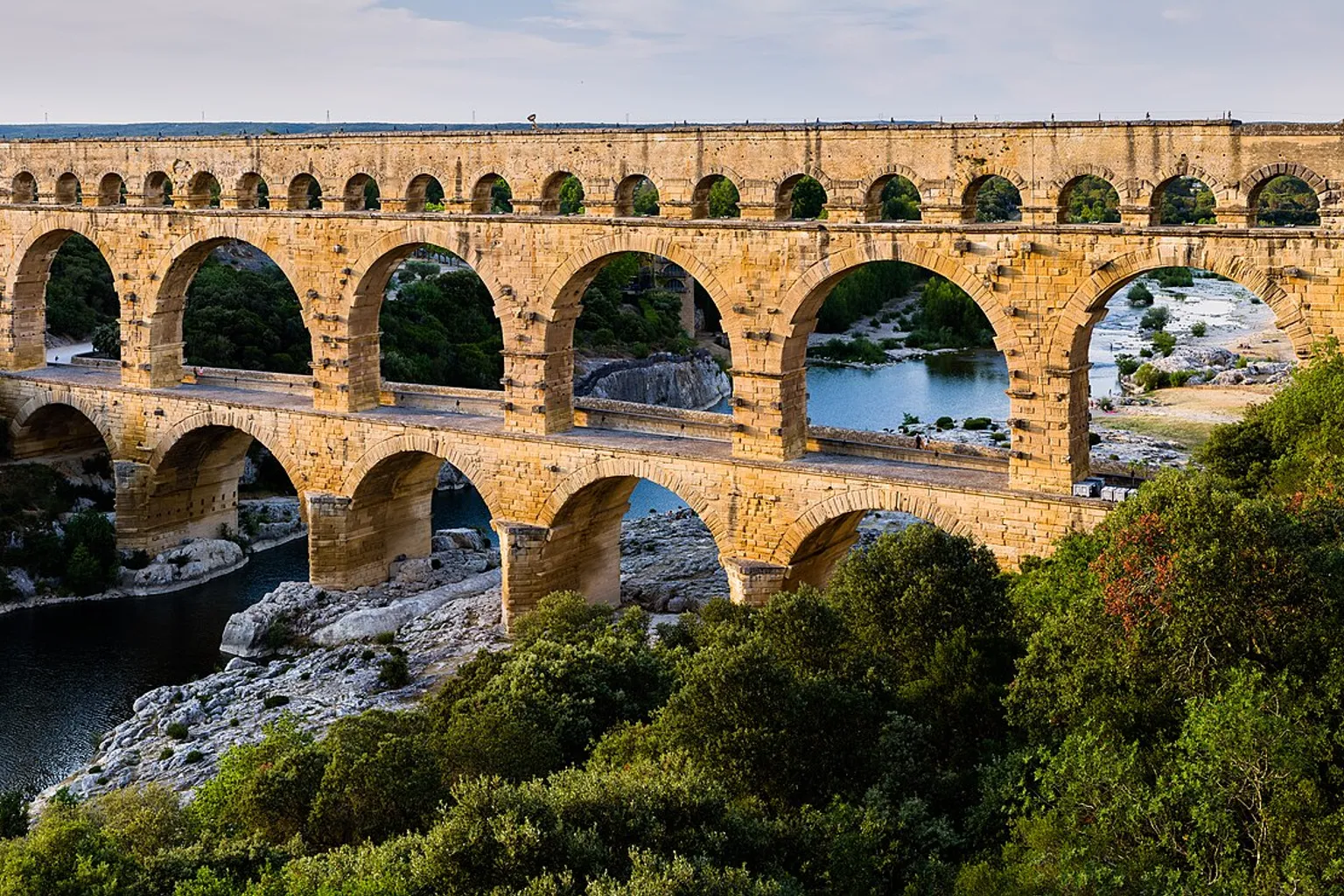 Horaires du Pont du Gard : quel créneau choisir et pourquoi ?